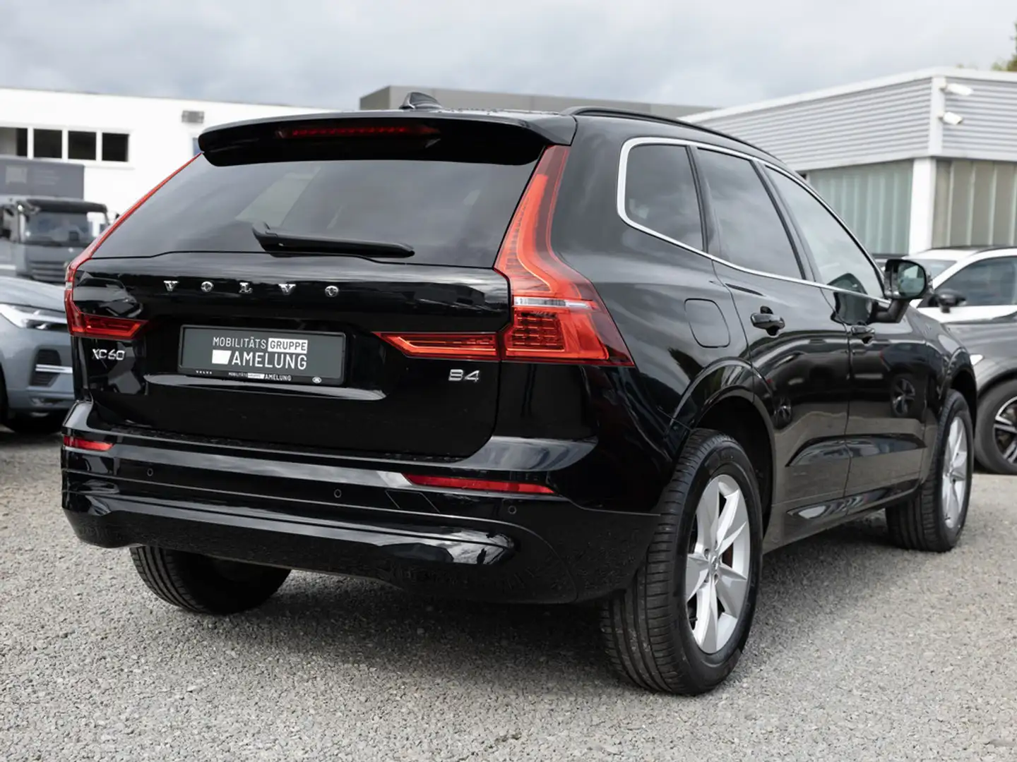 Volvo XC60 B4 Core SHZ NAVI AHK FACEL. STANDHZ LED Schwarz - 2