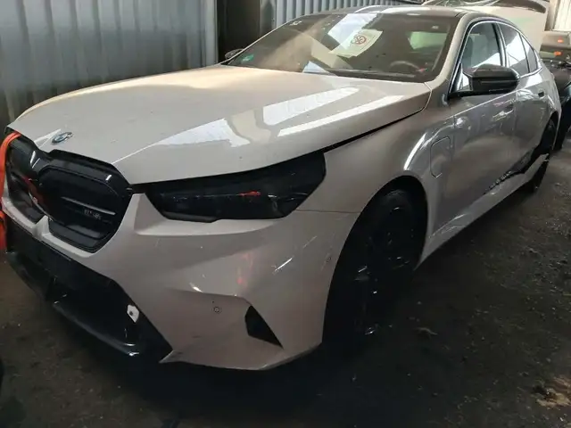 BMW M5 Limousine Basis