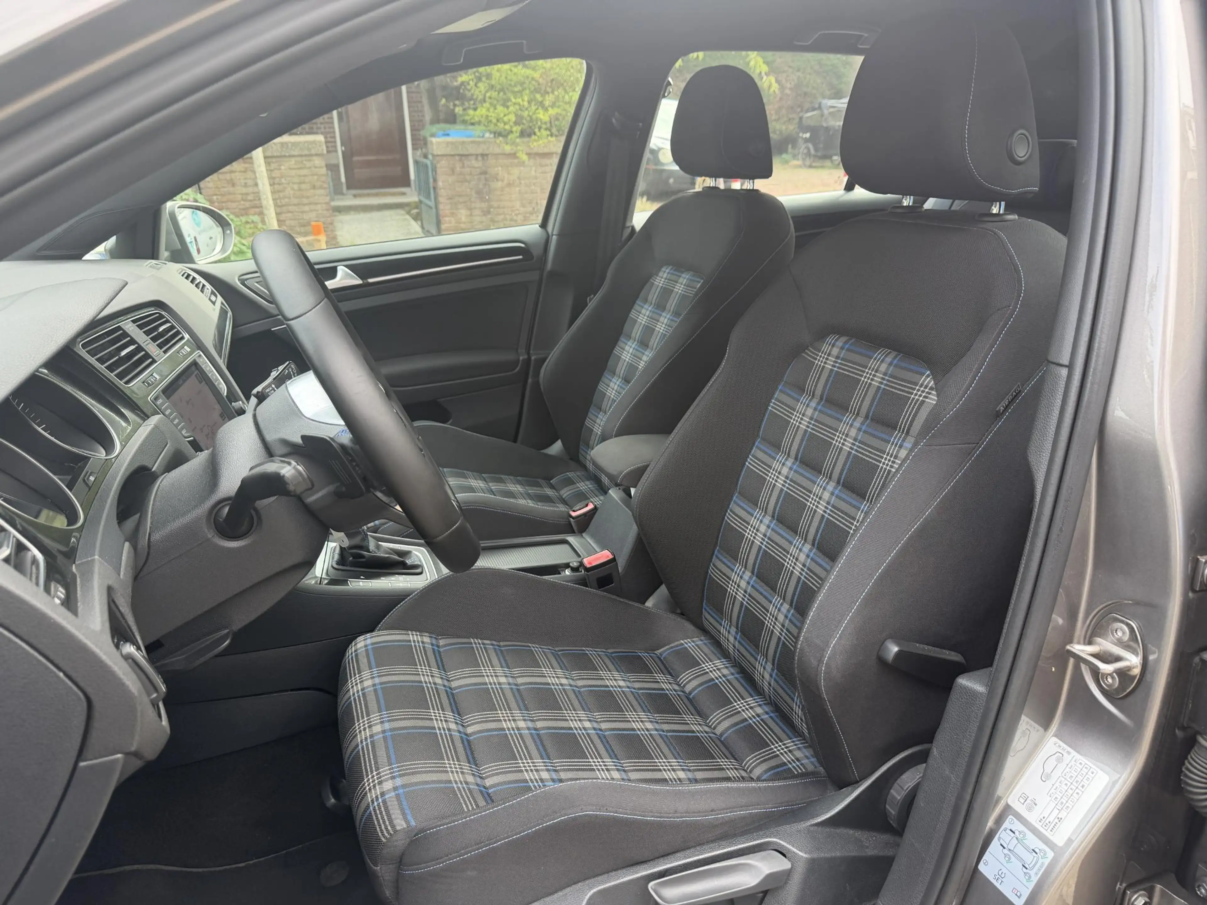 Volkswagen Golf GTE 1.4 TSI — photo 8