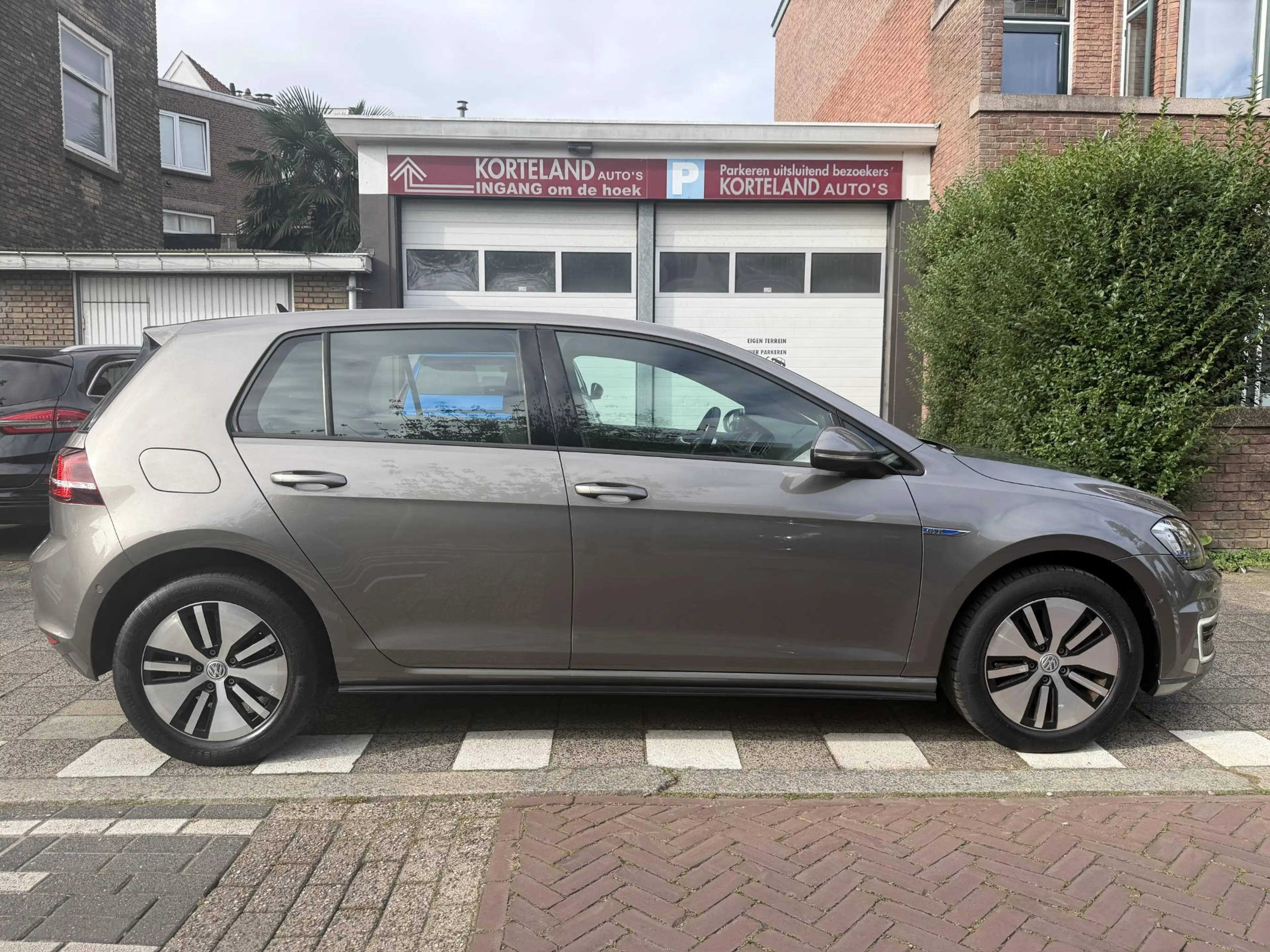Volkswagen Golf GTE 1.4 TSI — photo 2
