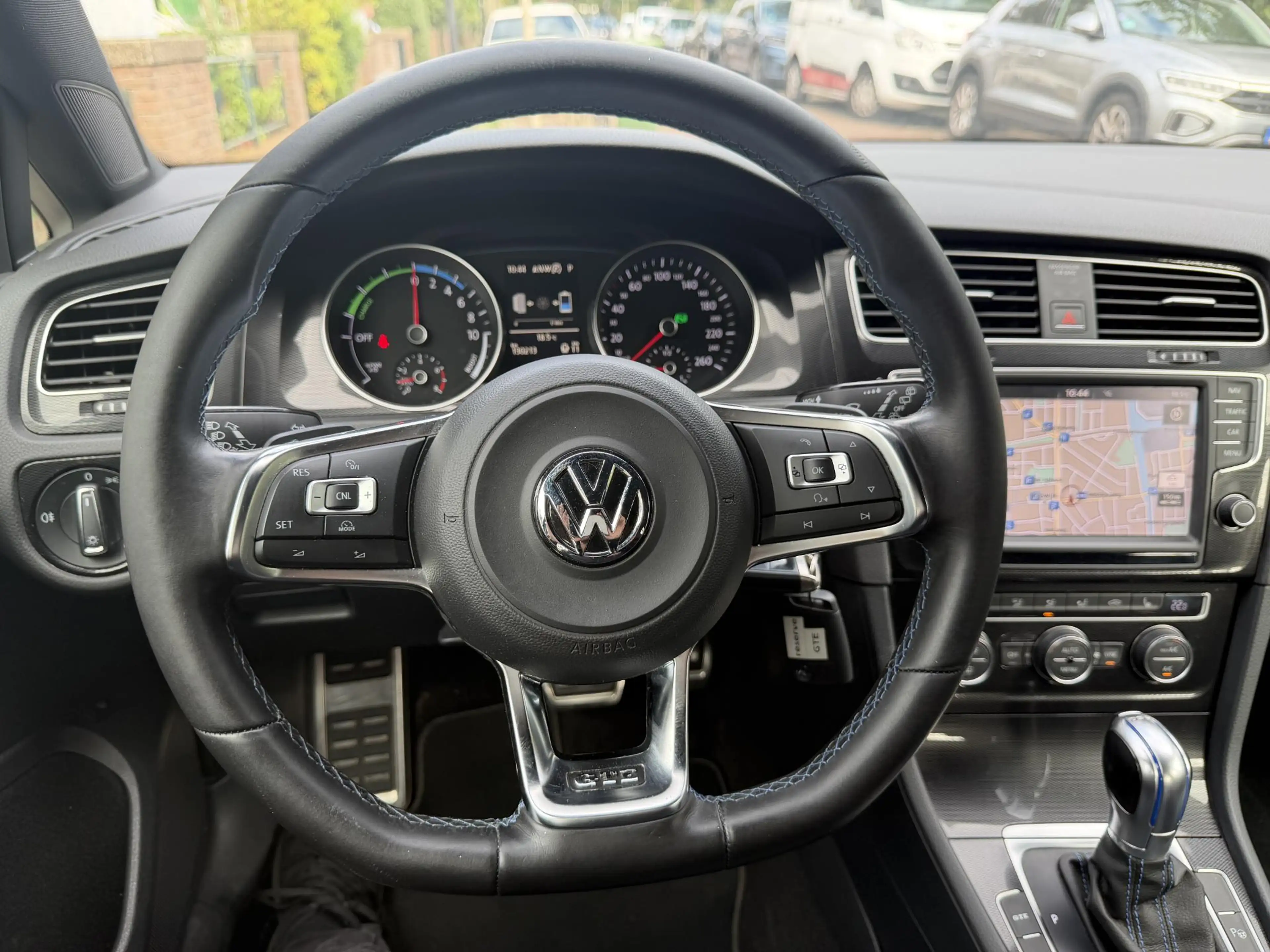 Volkswagen Golf GTE 1.4 TSI — photo 16