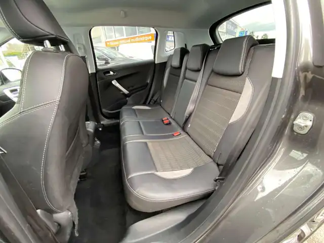 Peugeot 2008 view 6