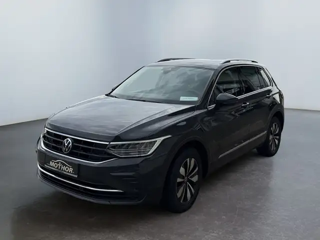 Volkswagen Tiguan view 2