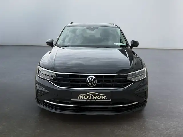 Volkswagen Tiguan view 6