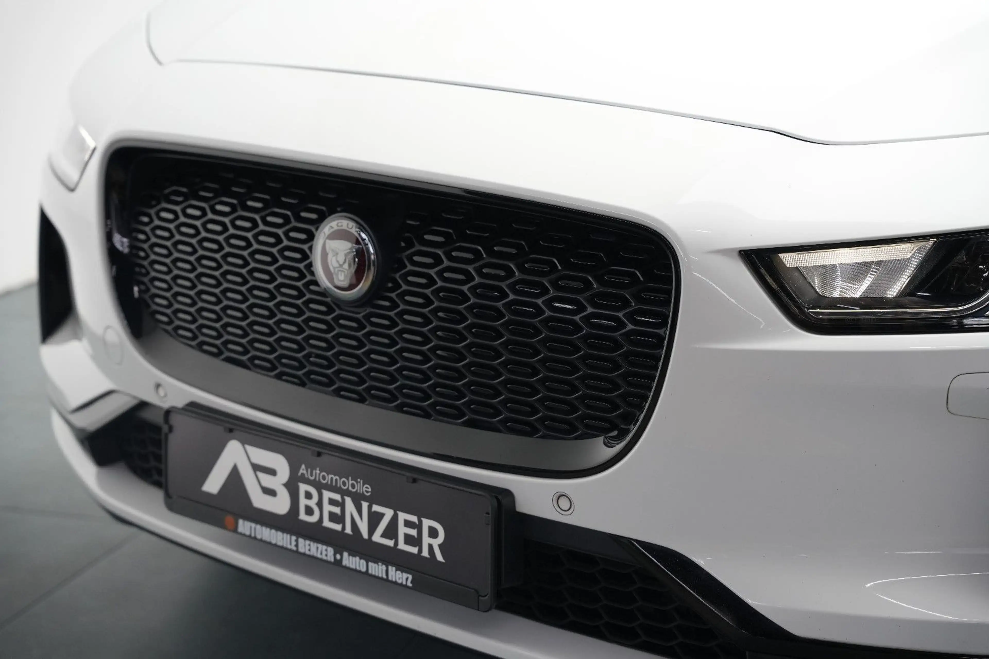 Jaguar I-Pace I-PACE 400 AWD/Black-Pack/CarPlay/MERIDIAN/89,6% — photo 8