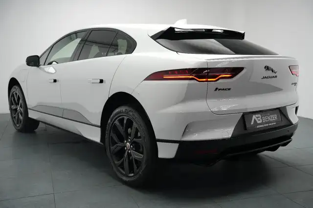 Jaguar I-Pace view 10