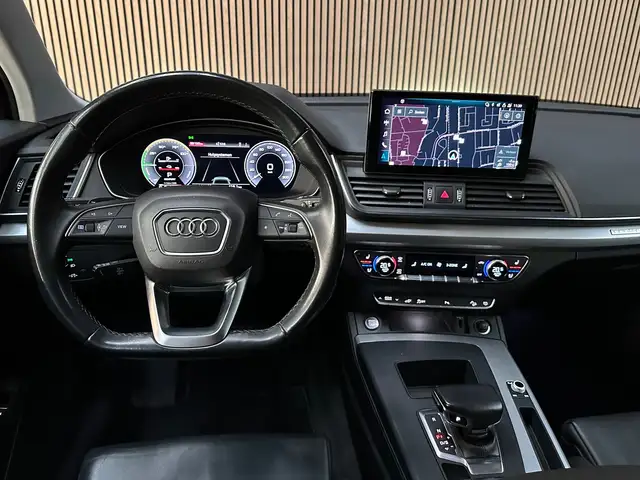 Audi Q5 view 10