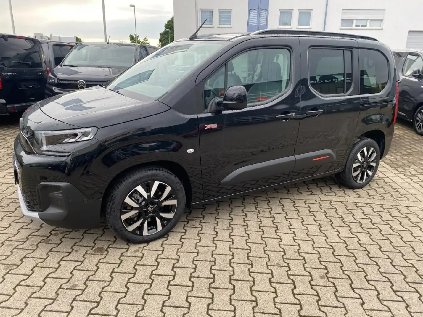 Citroen Berlingo Max M 130 HDI EAT8 Automatikgetriebe Zwart - 2