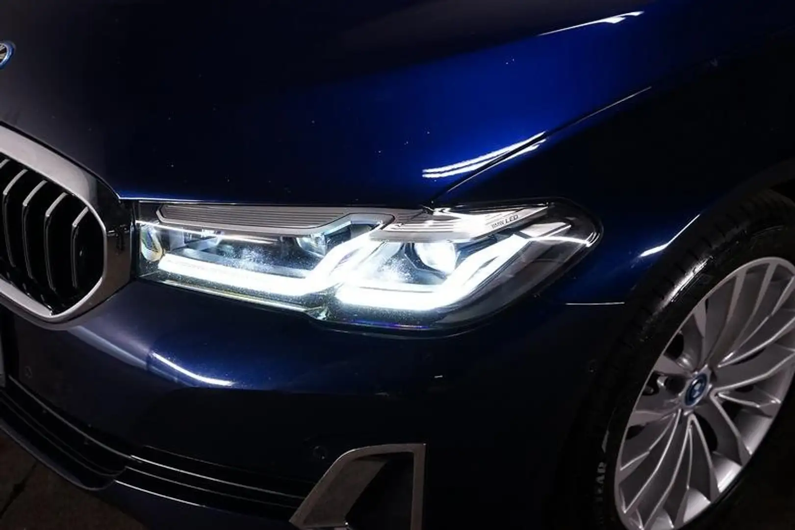 BMW 530 e Touring Luxury Line Kamera/360°/ACC/AHK/AUT/KeyL Blue - 2