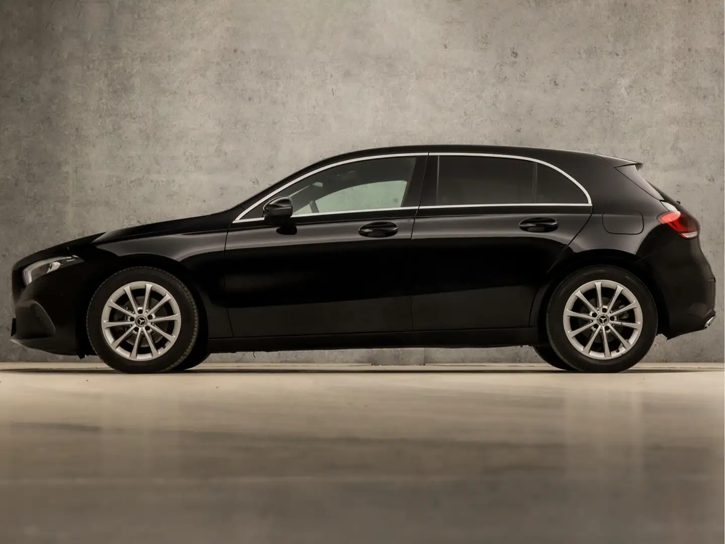 Mercedes-Benz A 200 Sport 164Pk Automaat (GROOT NAVI, CAMERA, GETINT G Zwart - 2