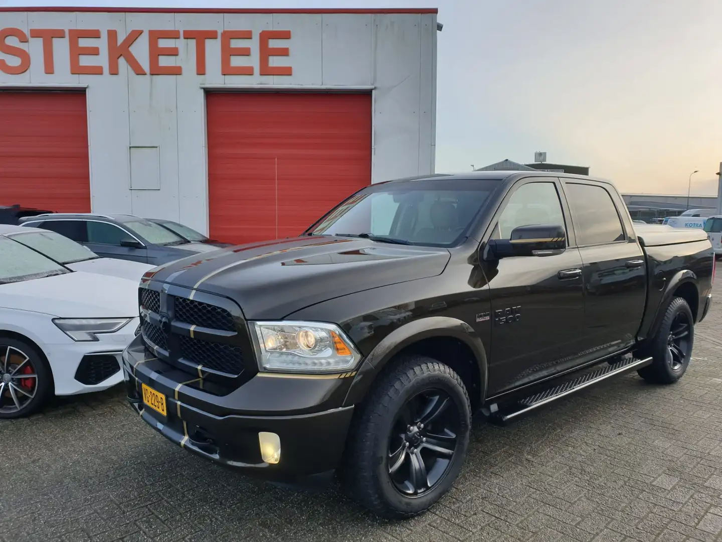 Dodge RAM 1500 5.7 V8 Hemi Quad Cab 6'4 Facelift Braun - 1