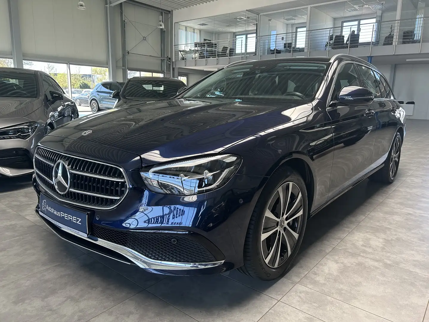 Mercedes-Benz E 300 T de AVANTGARDE PANORAMA-AHK-KAMERA-LED Синий - 2