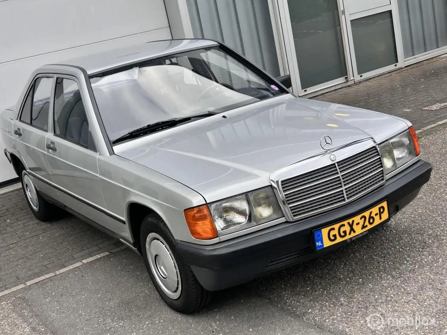 Mercedes-Benz 190 190E vijfbak 102.000 km! Grijs - 1