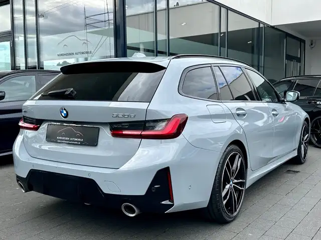 BMW 3 Series view 4