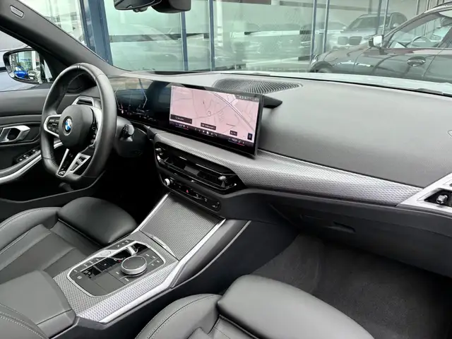 BMW 3 Series view 15