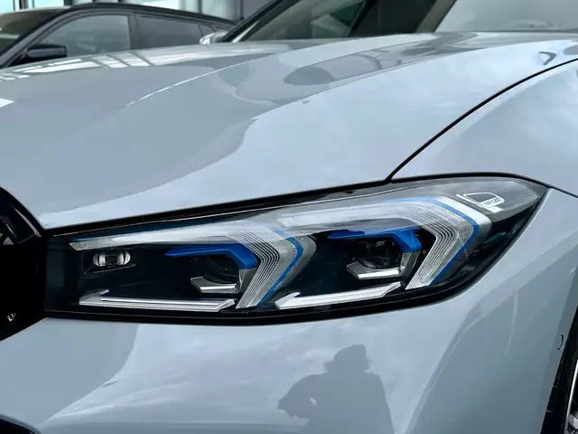 BMW 3 Series view 10