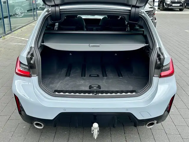 BMW 3 Series view 8