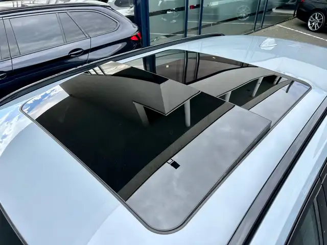 BMW 3 Series view 11