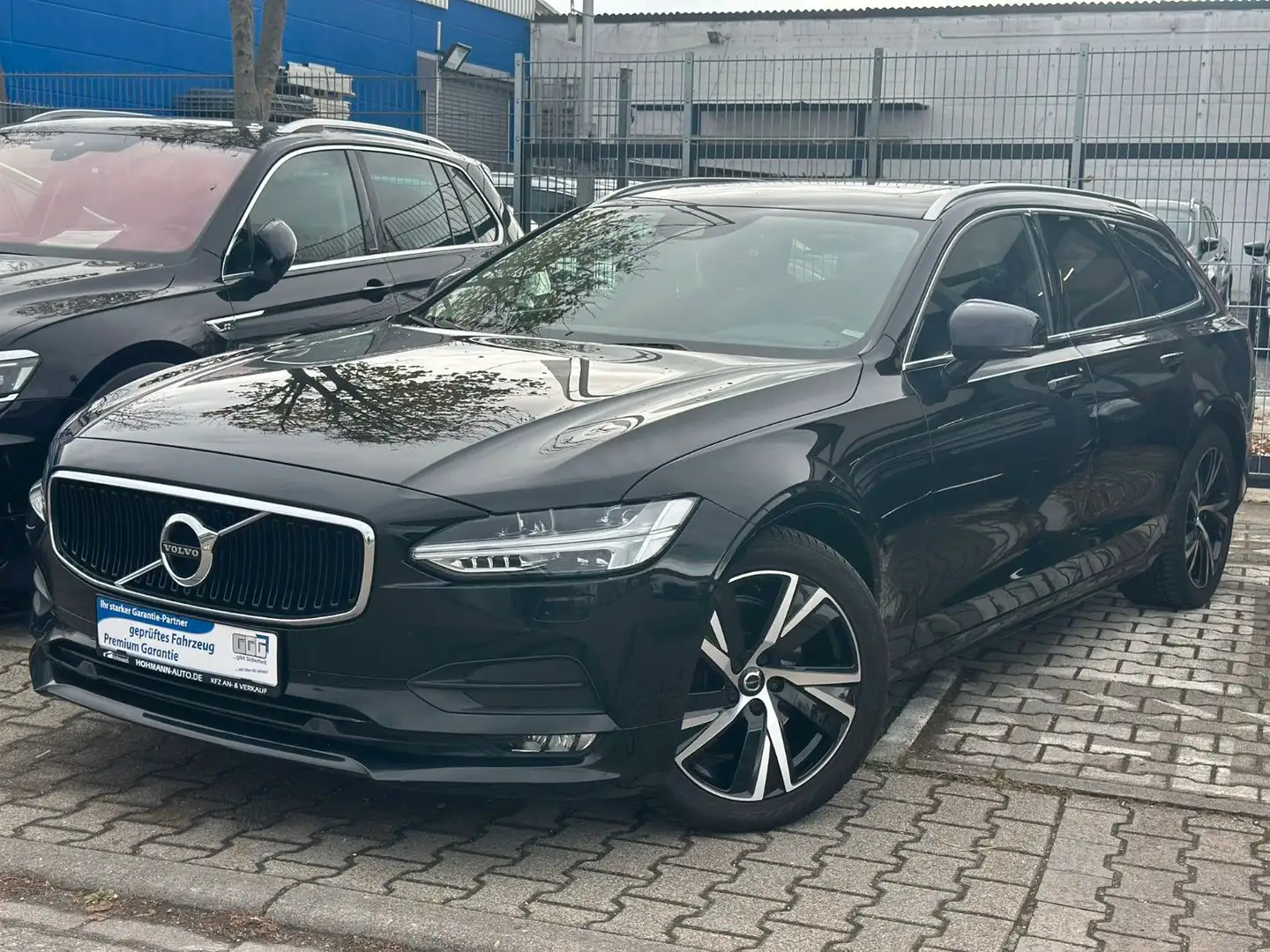 Volvo V90 Kombi Momentum Pro AWD PANO+ACC+H&K+CAM Noir - 1