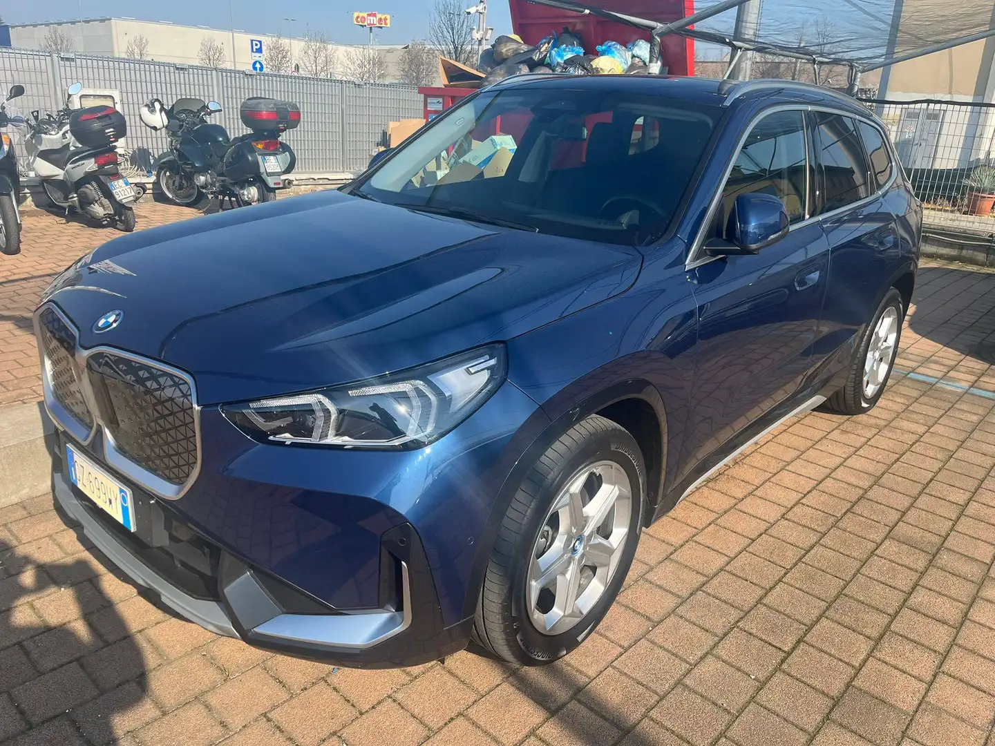 BMW iX1 iX1 eDrive20 66,5kWh Blau - 1