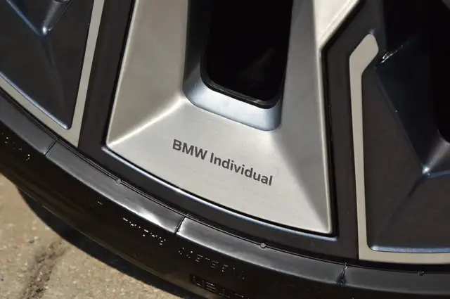 BMW 7 Series view 8