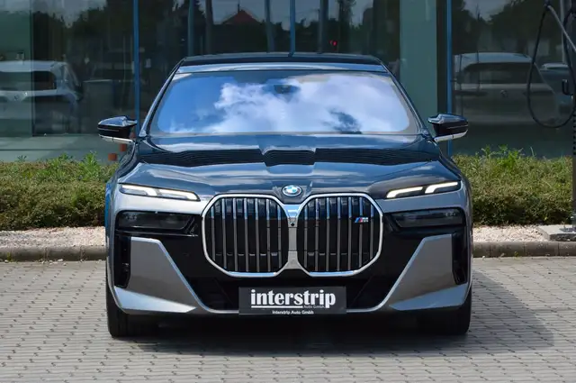 BMW 7 Series view 2