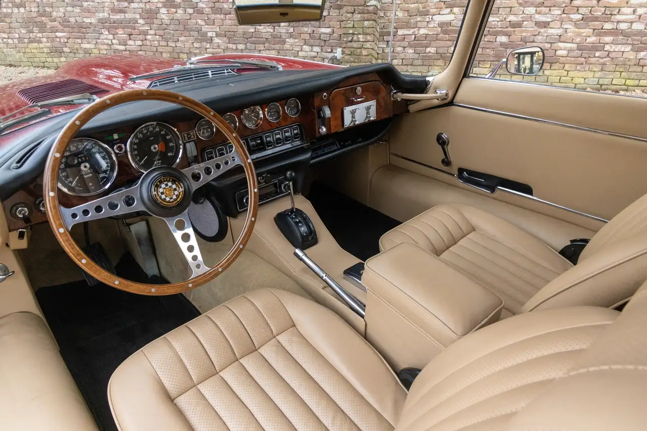 Jaguar E-Type 4.2 Litre 2+2 Coupe Series 2 "Regency Red - Automa, foto 3