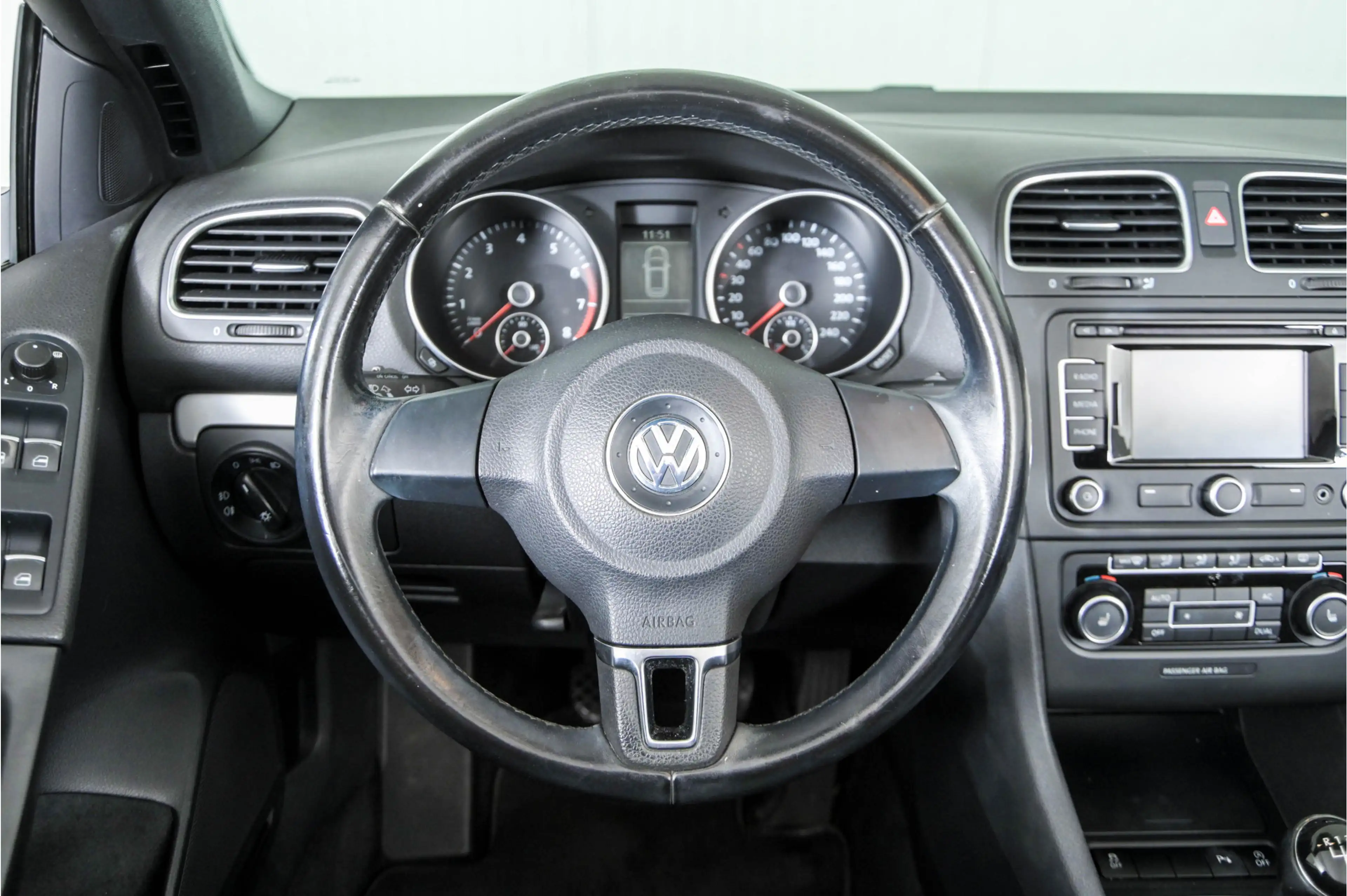 Volkswagen Golf Cabriolet 1.2 TSI BlueMotion — photo 8