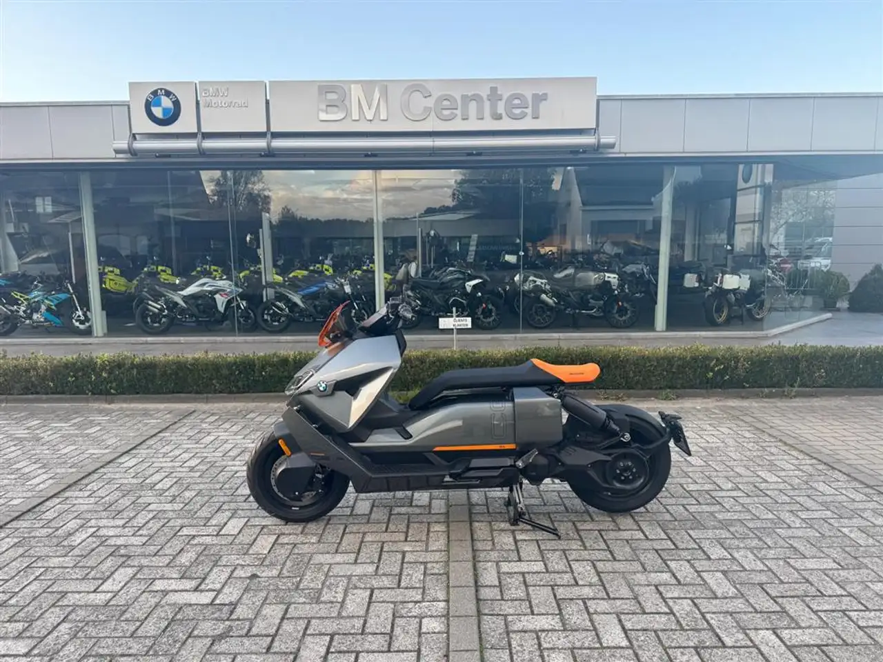 BMW CE 04