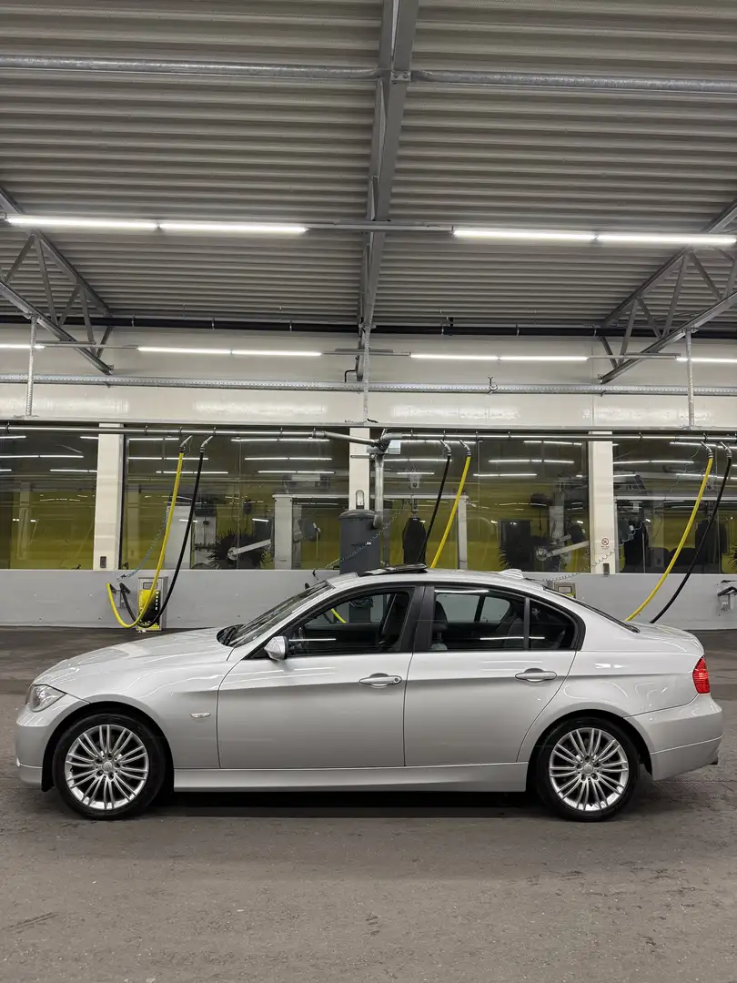 BMW 320 320d - 2