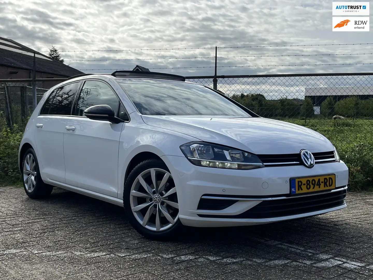 Volkswagen Golf 1.0 TSI Panoramadak Carplay ACC Viritual dash Weiß - 1