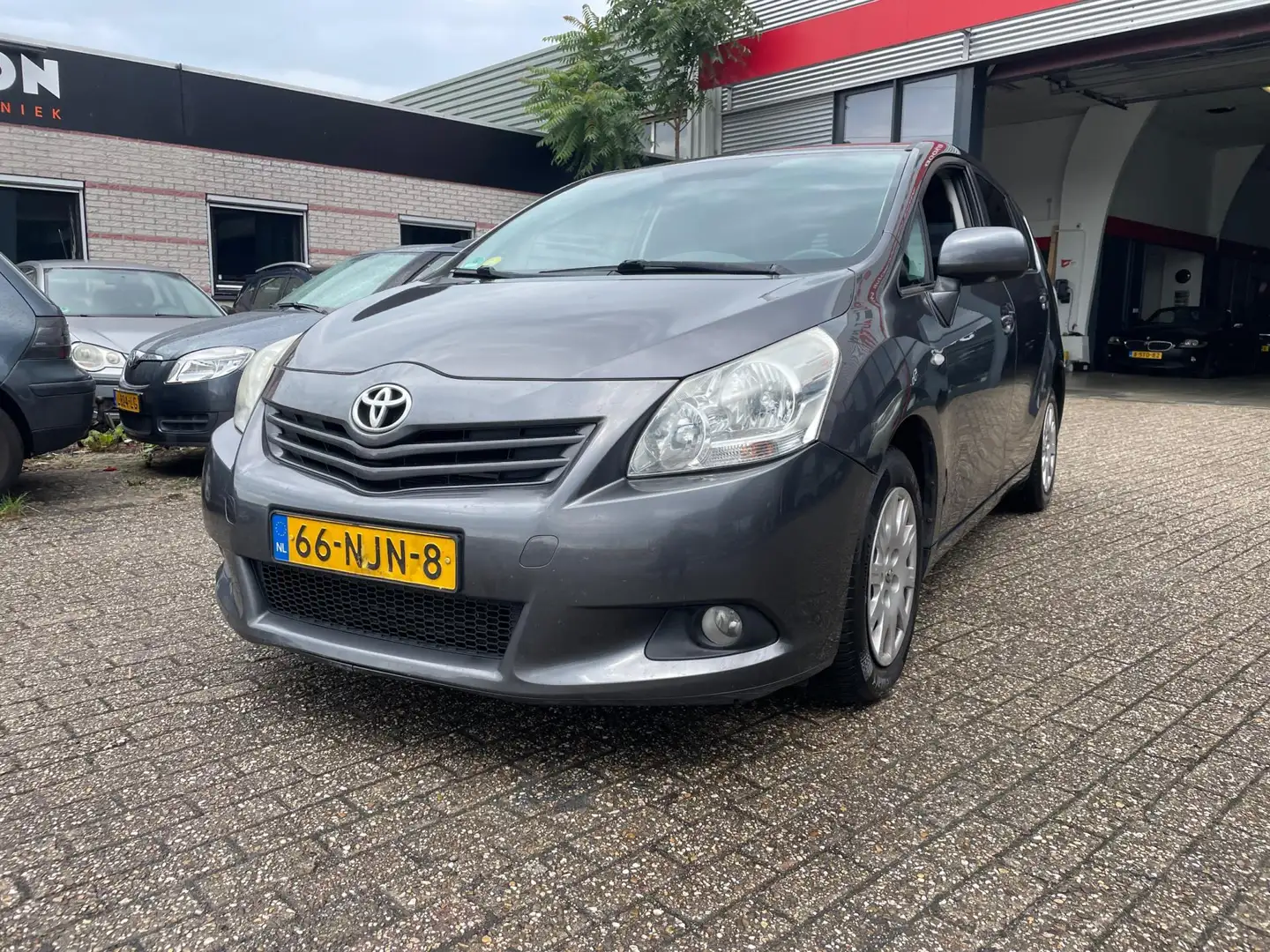Toyota Verso 2.0 D-4D Aspiration 7p. Leer navi Gris - 2