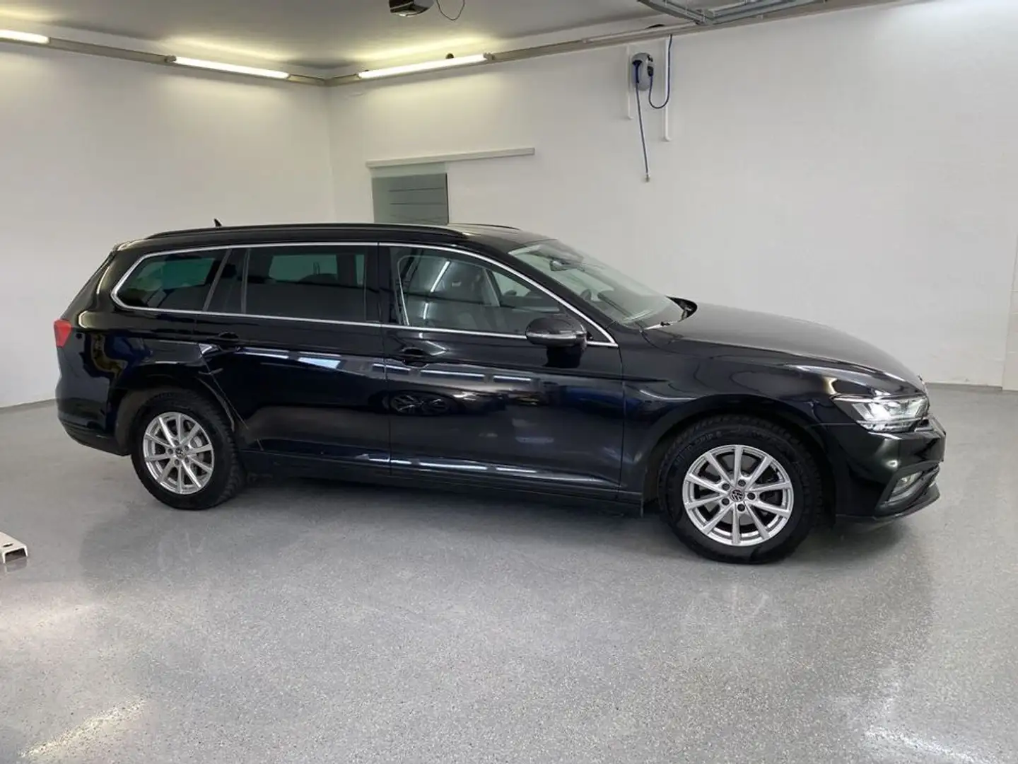 Volkswagen Passat Business Automatik Schwarz - 2