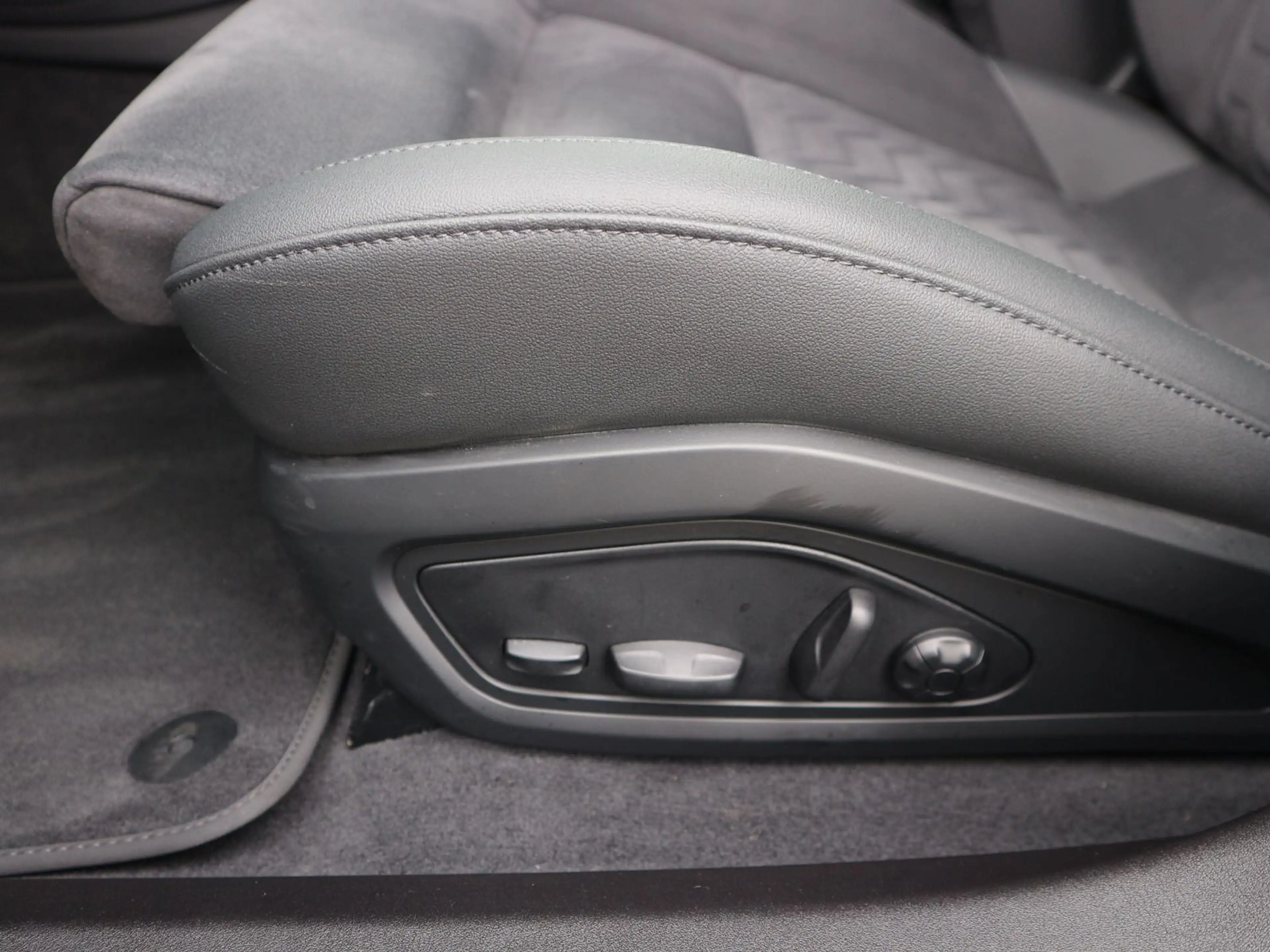 Audi e-tron GT RFK*PANO*HUD*B&O*CARPLAY — photo 11