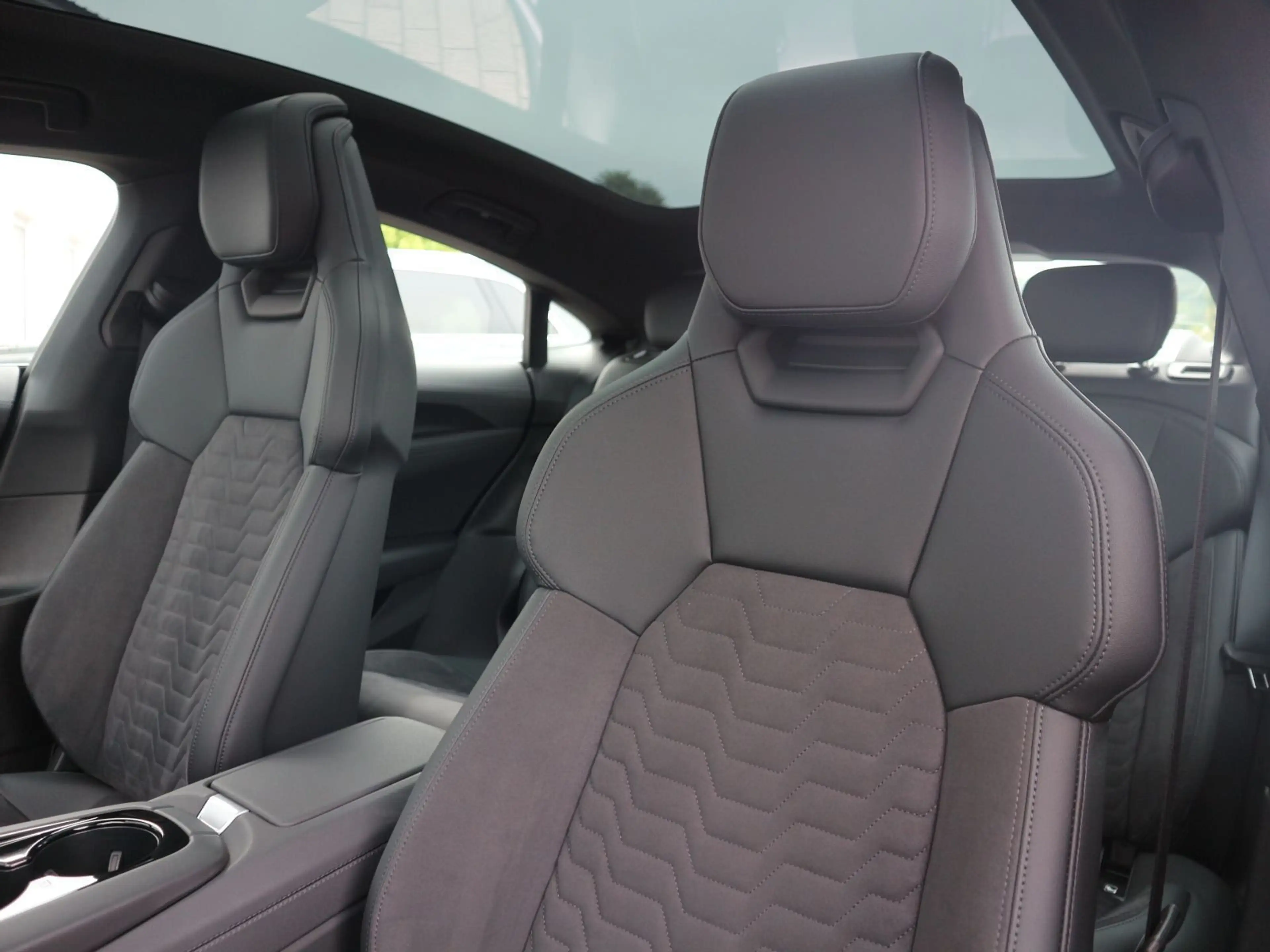Audi e-tron GT RFK*PANO*HUD*B&O*CARPLAY — photo 12