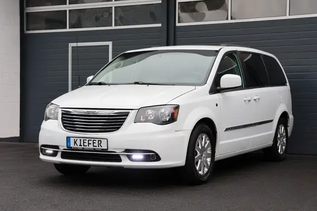 Chrysler Voyager V6/AHK/LPG/7-Sitzen/KAMERA/DVD/AMBIE/R17