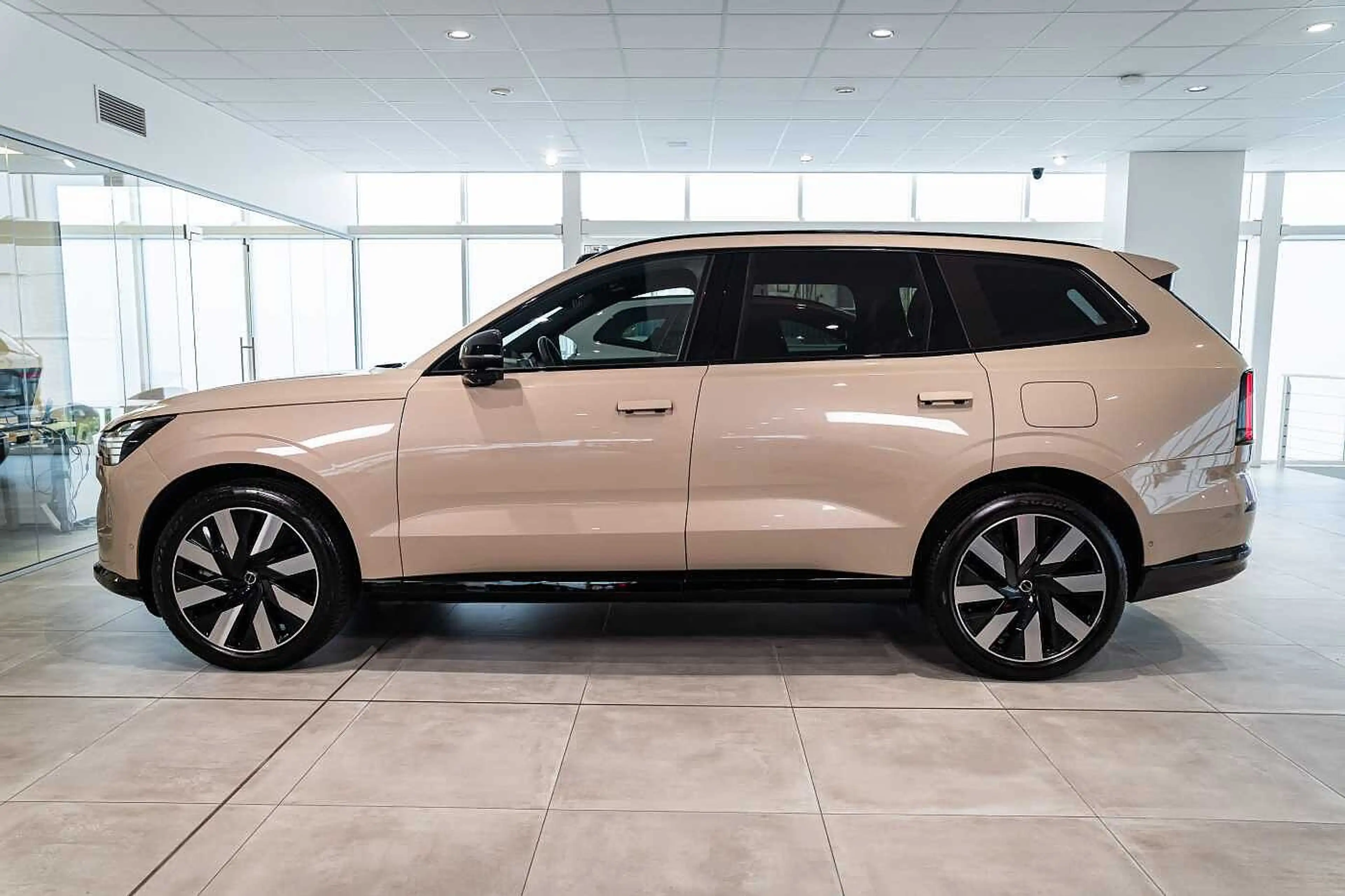 Volvo EX90 Ultra, Twin Motor, 7 places — photo 4