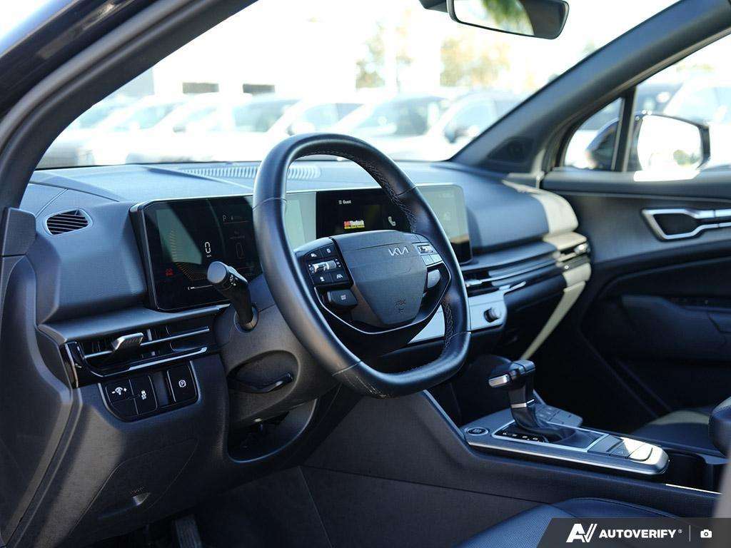 2026 Kia Sportage X-LINE | AWD | LOW KILOMETERS | CLEAN CARFAX — снимка 3