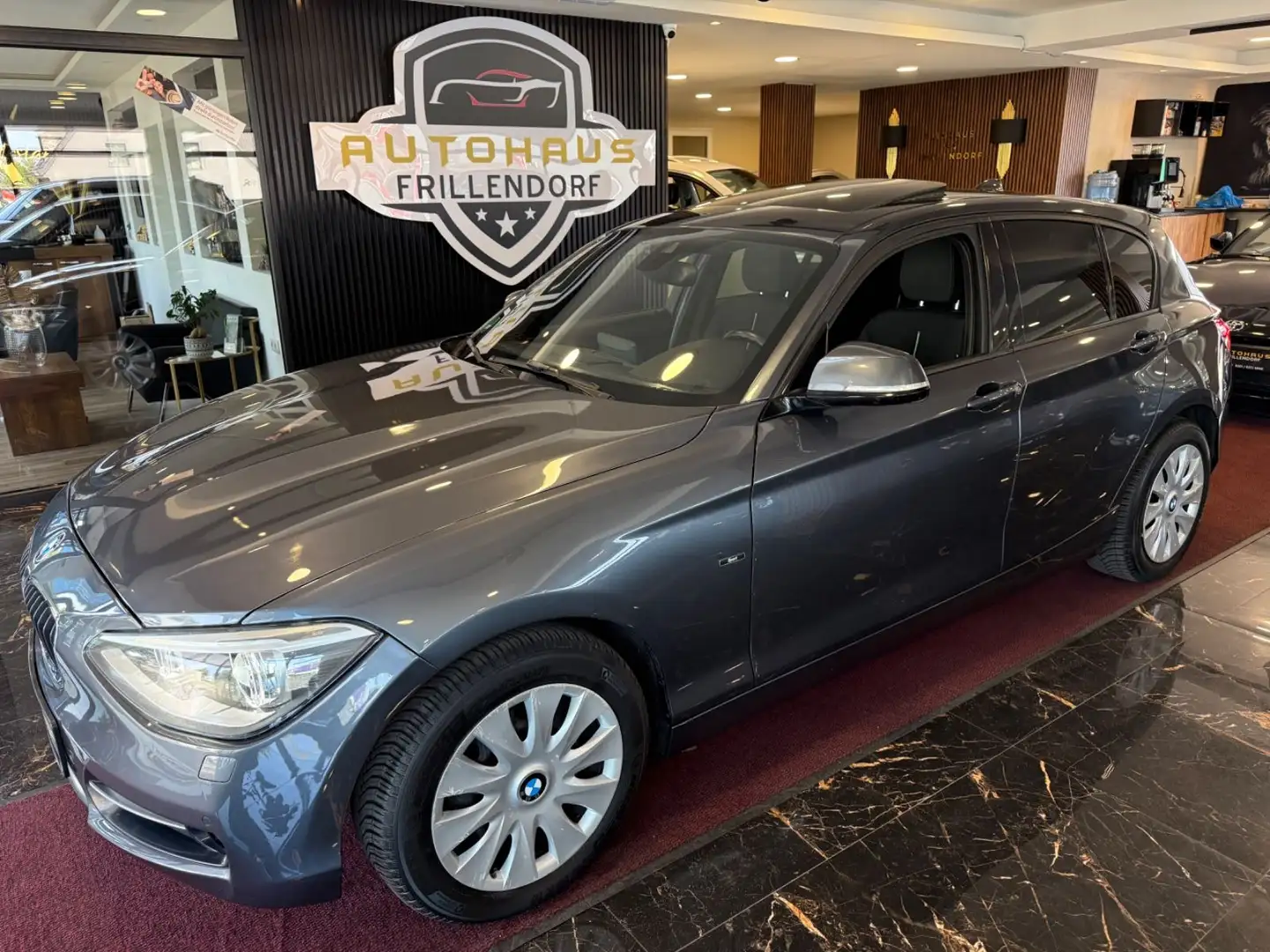 BMW 118 d Sport AUTOMATIK!! NAVI/XENON/198TKM!! Gris - 1