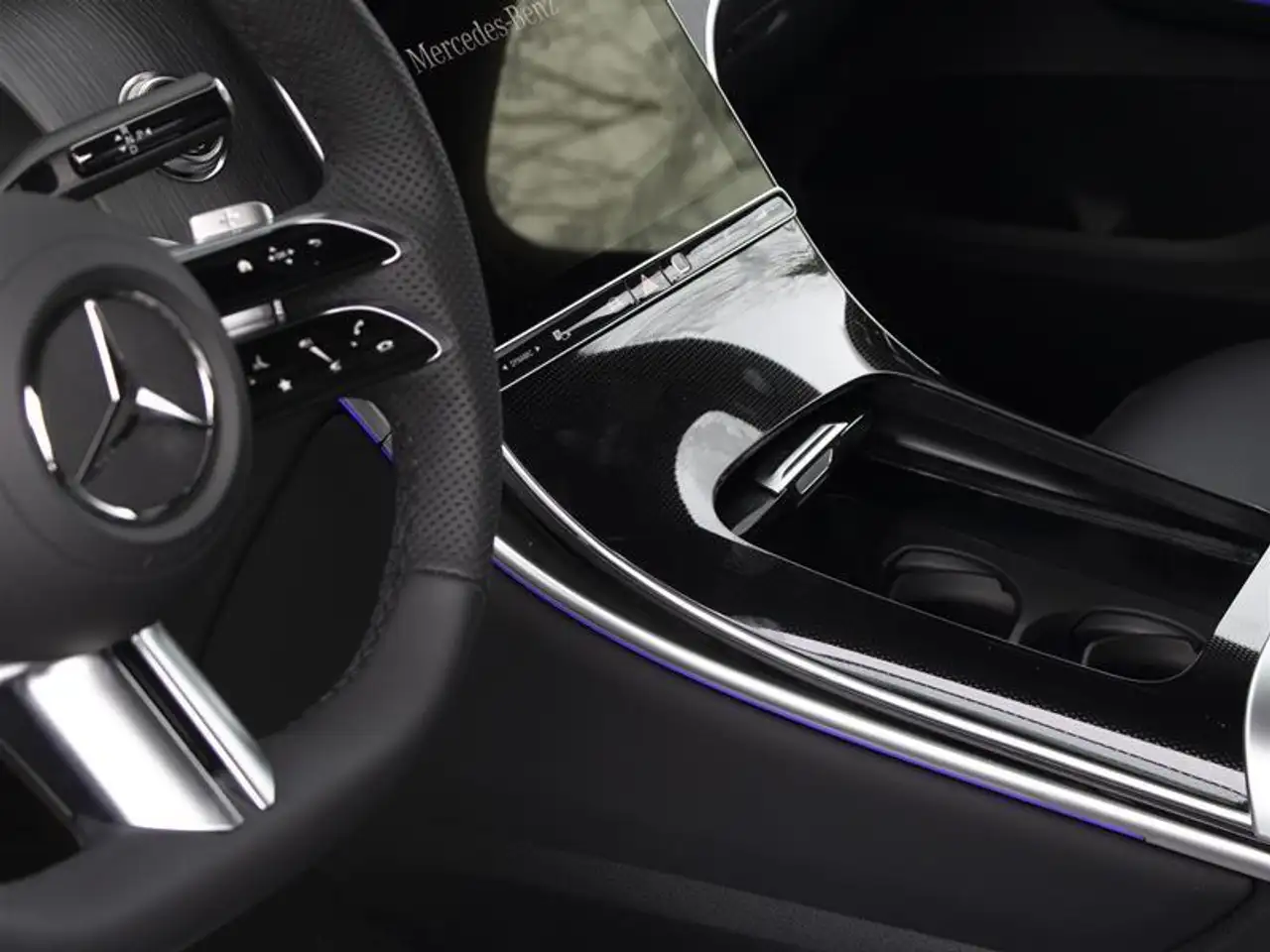 Mercedes-Benz GLC снимка Mercedes-Benz GLC