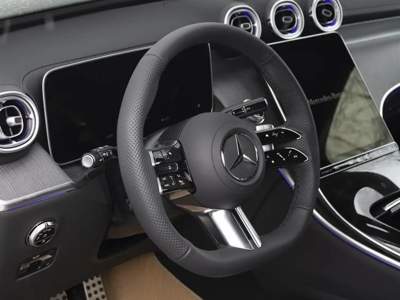Mercedes-Benz GLC снимка Mercedes-Benz GLC