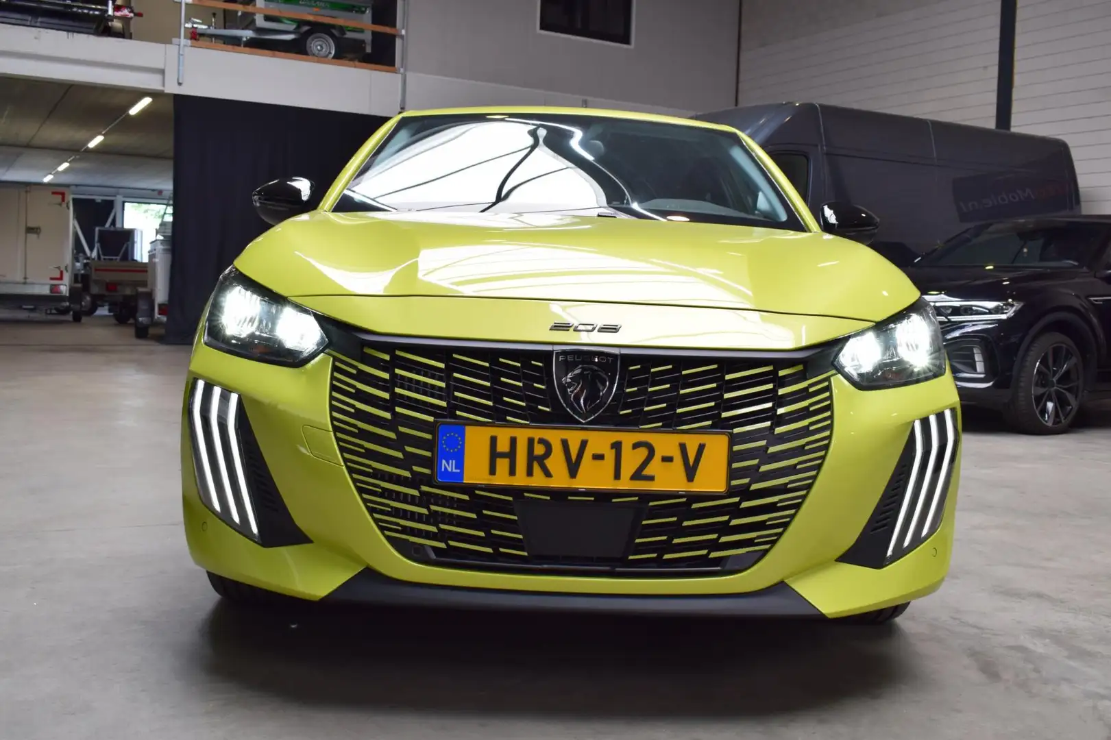 Peugeot 208 1.2 Hybrid 110 e-DCS6 Allure NIEUW drive assist pl Geel - 2
