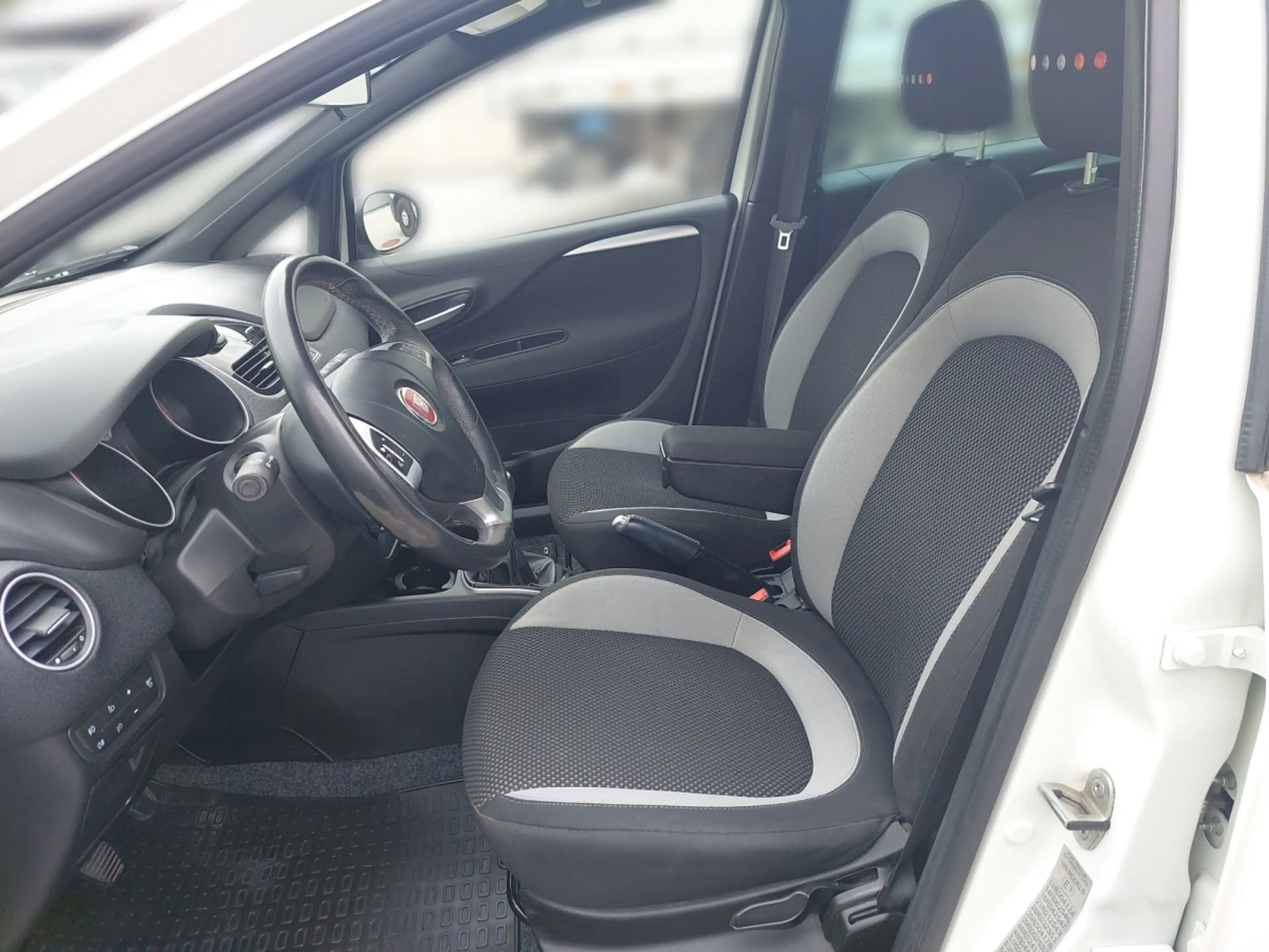 Fiat Punto 1,4 78 Easy — photo 5