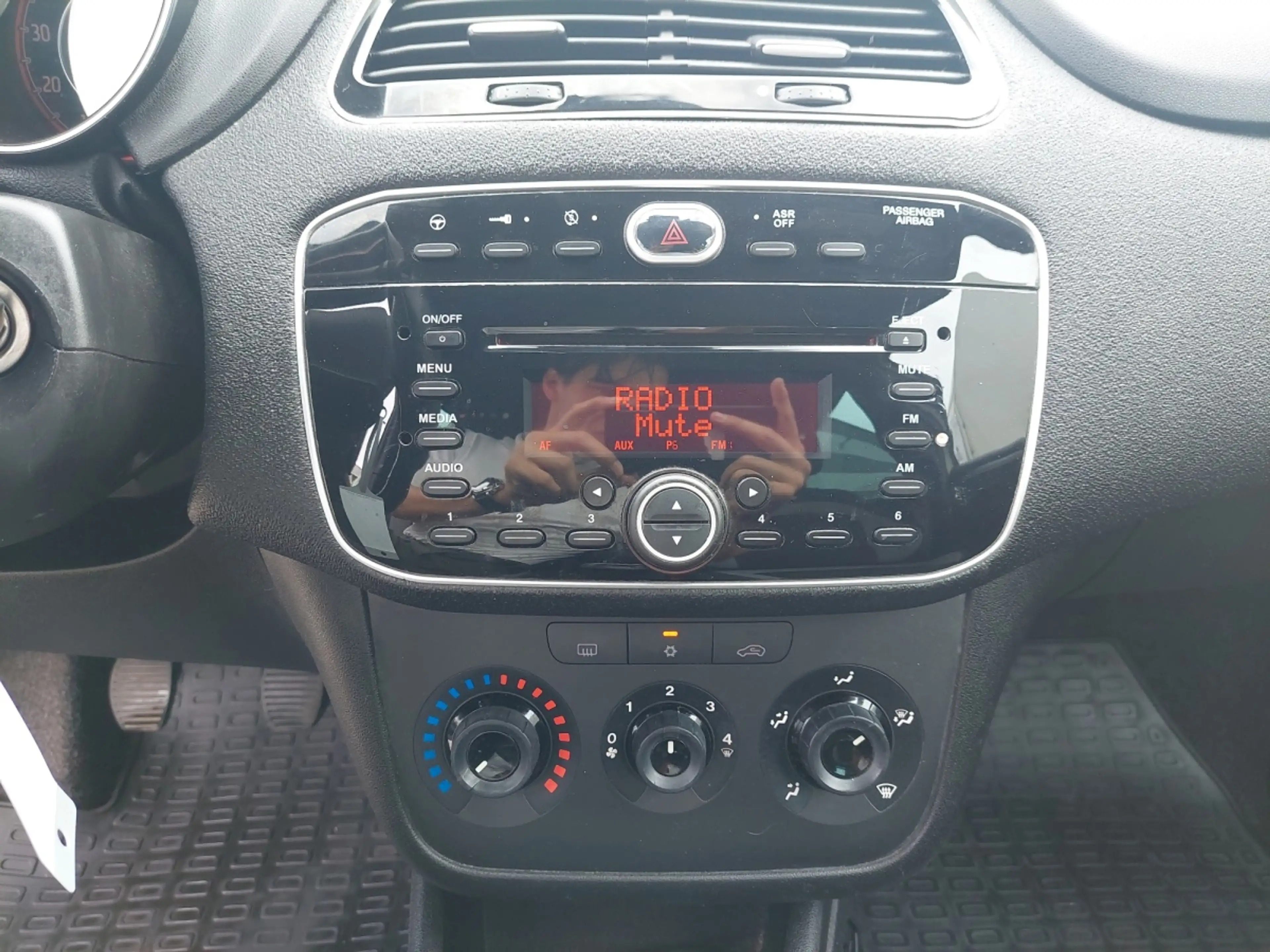 Fiat Punto 1,4 78 Easy — photo 10