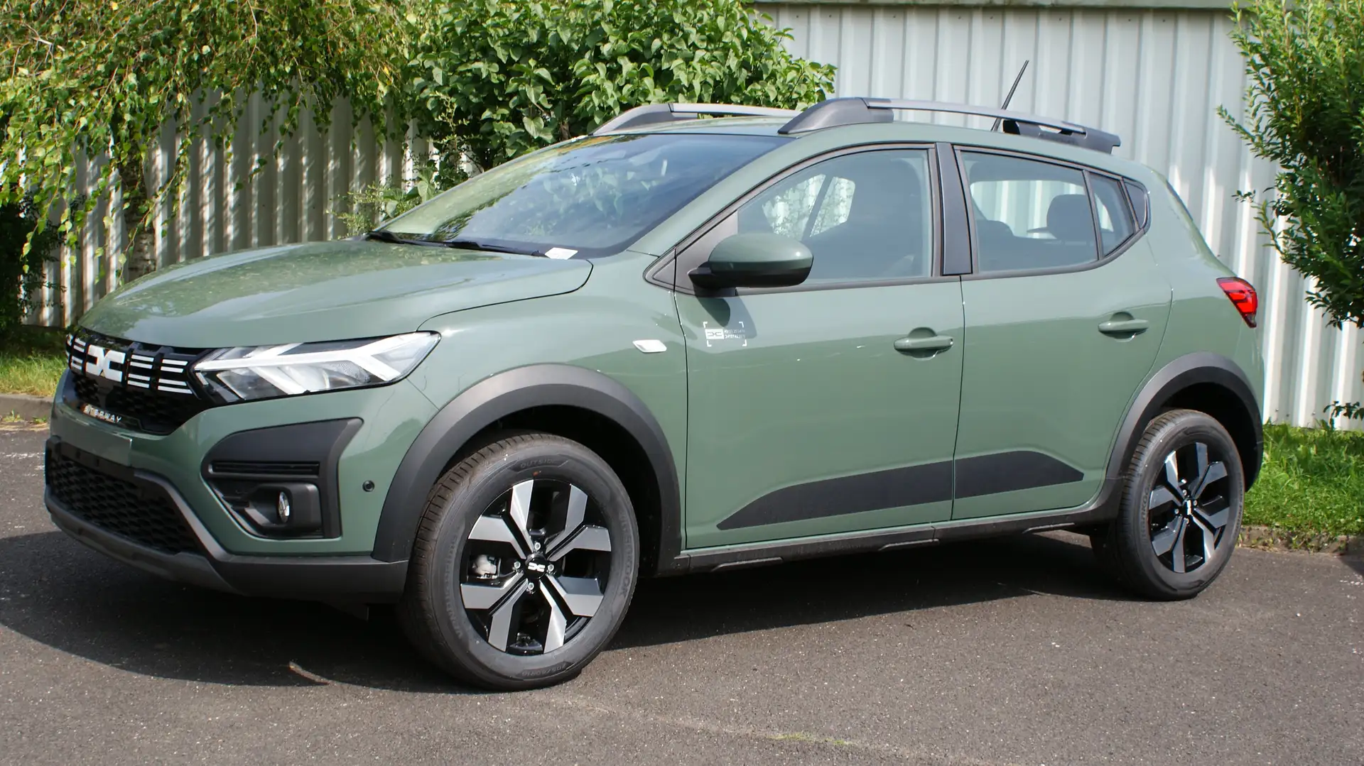 Dacia Sandero Stepway Expression 110 PS NAVI Vert - 1
