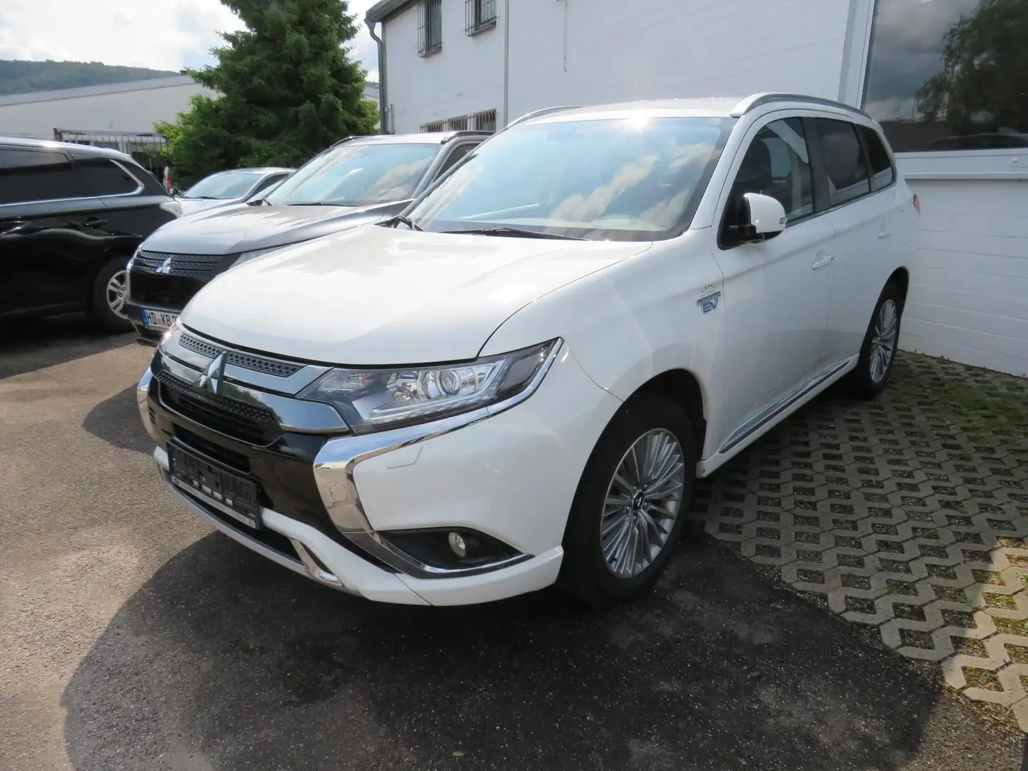 Mitsubishi Outlander PHEV 4WD Antroid Auto/Appel Carplay Weiß - 1