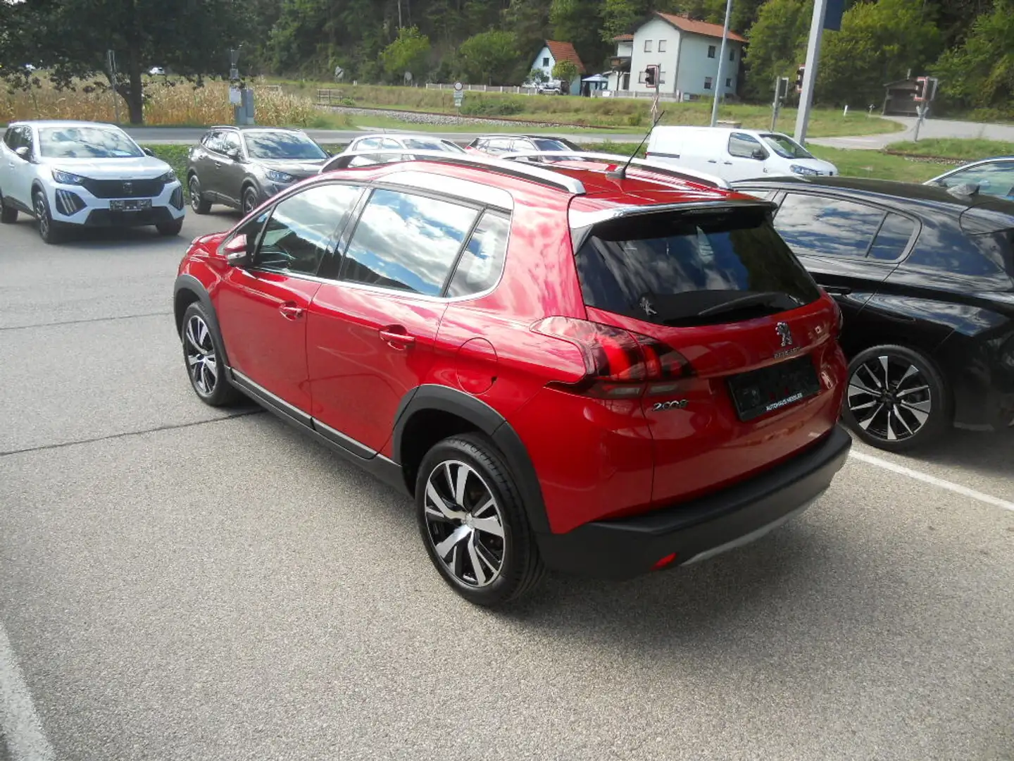 Peugeot 2008 1,2 PureTech 130 S&S Allure Rot - 2