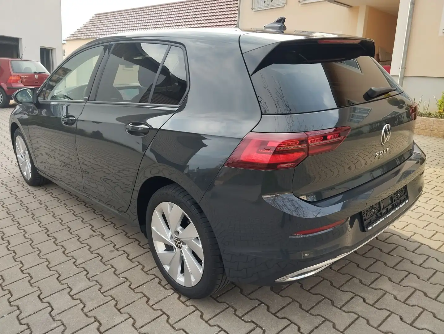 Volkswagen Golf VIII Lim. Active 1.4 TSI, Navi,PDC,R-Kamera Grau - 2