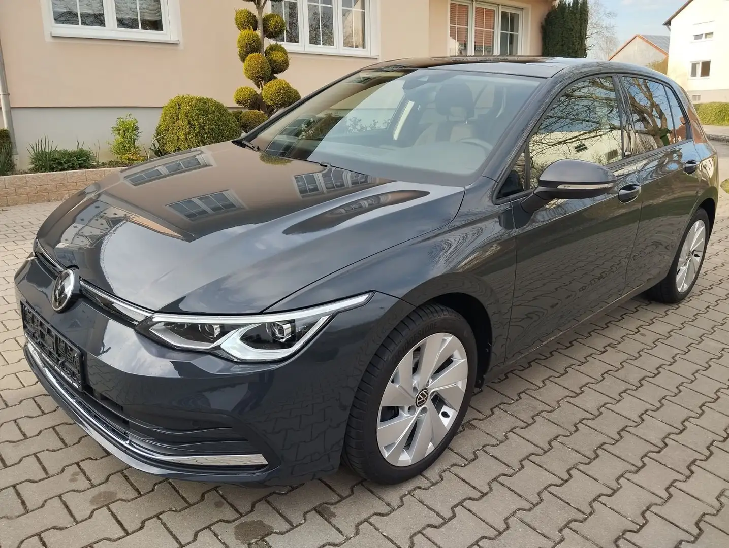 Volkswagen Golf VIII Lim. Active 1.4 TSI, Navi,PDC,R-Kamera Grau - 1