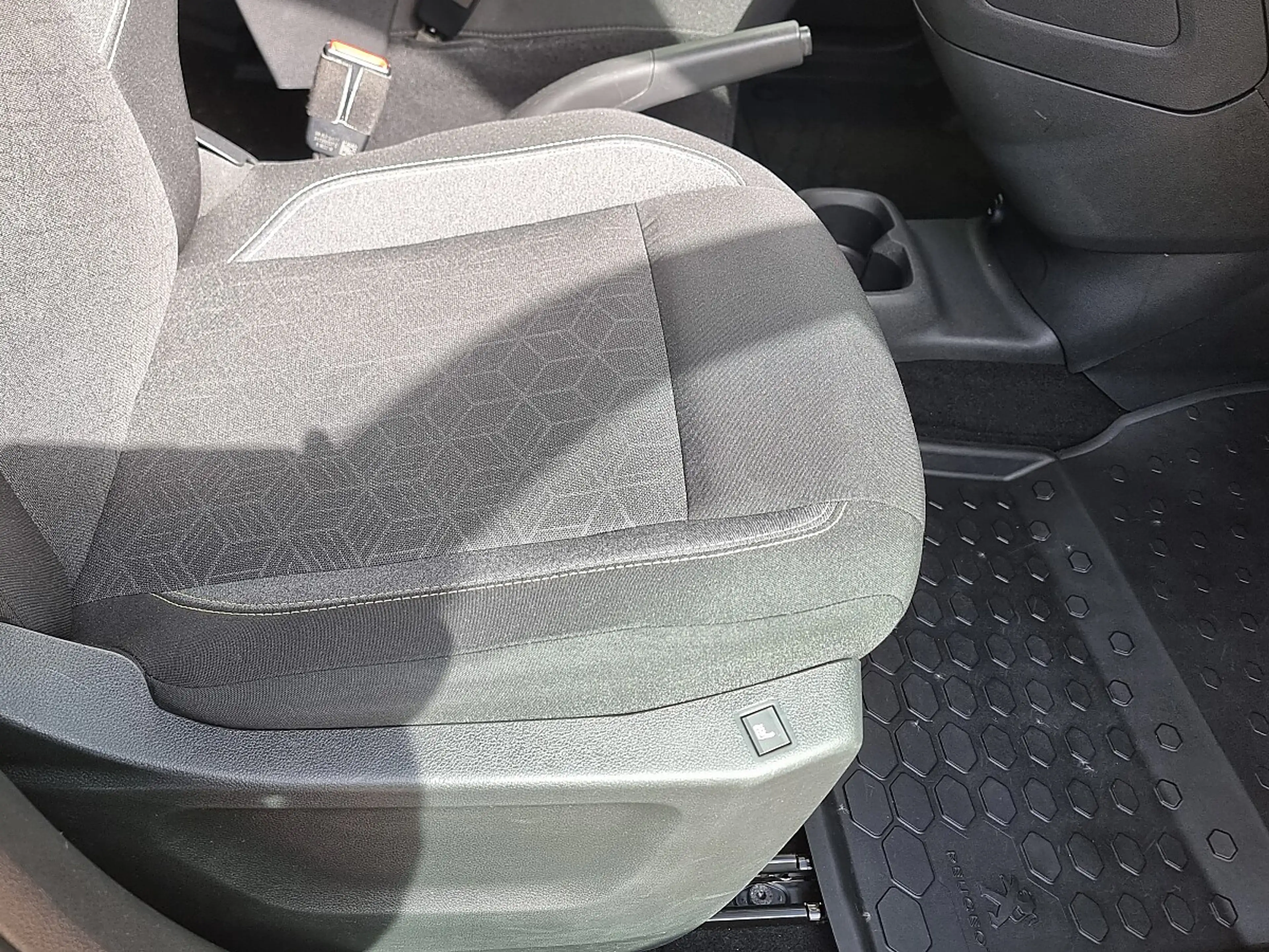 Peugeot Rifter 1,5 BlueHDI 100 S&S Active — photo 9